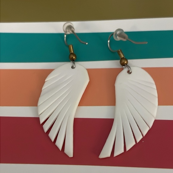 New White Iridescent Wing Earrings from Boutique (Never Worn) - Picture 3 of 4
